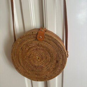 Round Woven crossbody bag